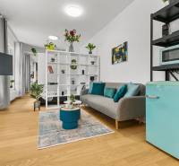 Prenájom moderného zariadeného 1i bytu v novostavbe Čerešne_obývačka