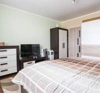 PREDANÉ l ALL INCLUSIVE | EXKLUZÍVNE NA PREDAJ VEĽKOMETRÁŽNY 3 IZBOVÝ BYT S BALKÓNOM (78 M2), VEĽKÝ MEDER