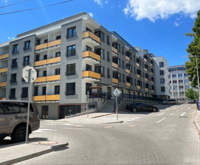 Prenájom: komerčný priestor - 2i byt v centre B. Bystrice, 70 m2