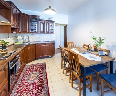 Priestranný, svetlý 4i byt 100 m2, petfriendly, dobrá lokalita