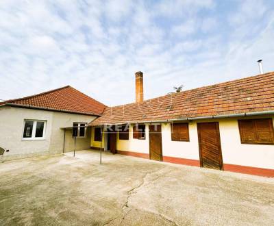 Ponúka na predaj 4-izbový rodinný dom - 160 m² s veľkým poze