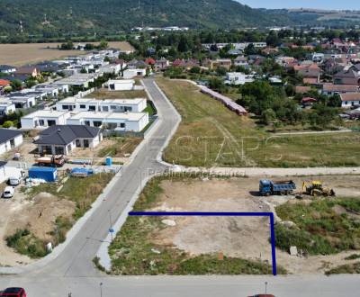 Pozemok o výmere 582 m2 s výstavbou rodinného domu Trenčín