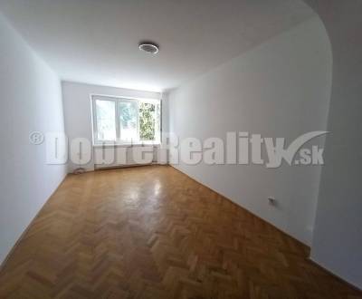 Predaj pekný tehlový 2-izbový byt + balkón v príjemnom prostredí Piešť