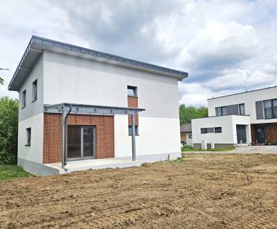 NOVOSTAVBA 2 POSCH. RODINNÝ DOM - ZÁBORSKÉ, POZEMOK 530 m2