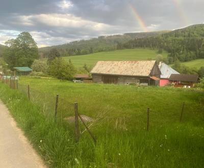 Slnečný pozemok 842 m2 v obci Beňuš, možnosť výstavby