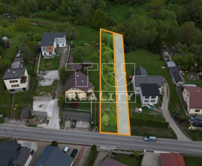 POZEMOK vo veľmi vyhľadávanej prímestskej časti Trnové o výmere 669m²