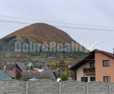 PREDAJ - Slnečný pozemok v malebnom prostredí jesennej prírody v Považ