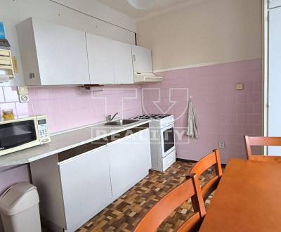 Znížená cena!Na predaj 2 izbový byt s loggiou v Partizánskom , 62 m2