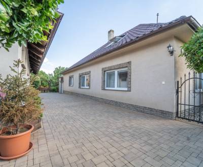 Na predaj štýlový rodinný dom Ivanka pri Dunaji 900m2 pozemok!