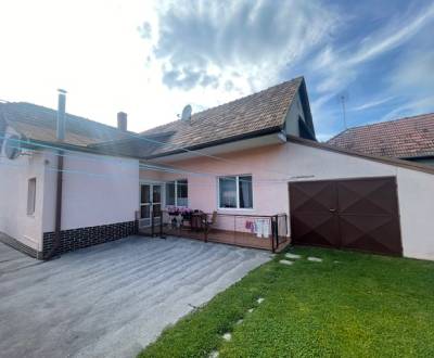 JACOVCE - 3 izbový RD, 2x garáž, altánok  a záhradka