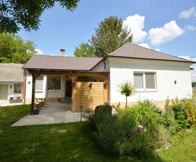 Predaj rodinného domu obklopený prírodou, 1 810 m2 pozemok, Dunasziget
