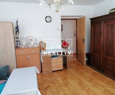 Ponúka na predaj 1 izbový byt v centre okresného mesta Žiar 