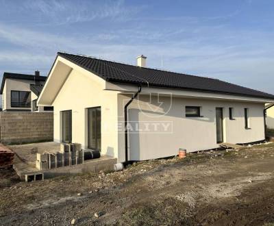 NOVOSTAVBA 4 IZBOVÉHO RODINNÉHO DOMU TYPU BUNGALOV s pozemkom 470m2