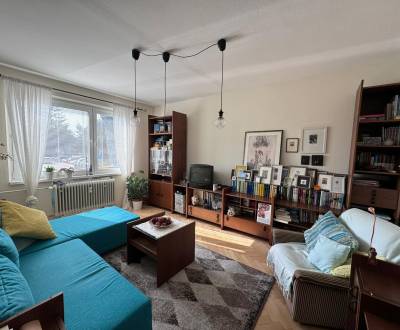 Prenájom:4-izbový byt s balkónom, 80 m2, Martin - Priekopa