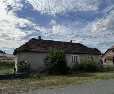 Na predaj rodinný dom v obci Veľká Čalomija. 770m2 23 900 euro + Dohod