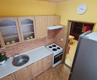 PREDAJ  DVOJIZBOVÝ BYT 46 M2, LOGGIA, PIEŠŤANY, M.BELA