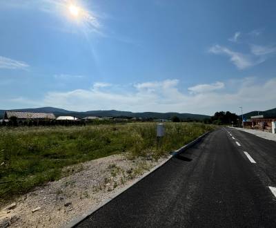 RADO|Na predaj pozemok so stavebným povolením,Trenč.Jastrabie