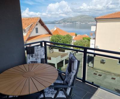 ☀Trogir/Ciovo(HR) – moderný apartmán s balkónom a výhľadom na more