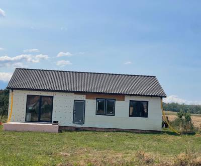 NOVINKA - NOVOSTAVBA HRUŠOVANY pozemok 500 m2.