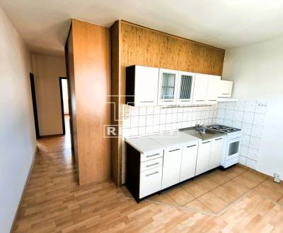 Ponúka na predaj 3 izbový byt v meste Žiar nad Hronom, 78 m2