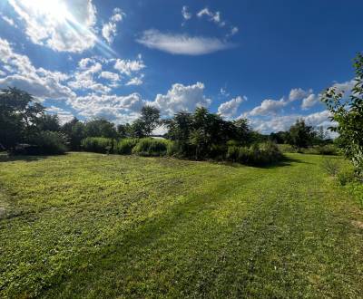 SLNEČNÝ STAVEBNÝ POZEMOK O ROZLOHE 966 M2 V OBCI ZÁLESIE