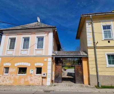 Historický rodinný dom v centre obce MOŠOVCE