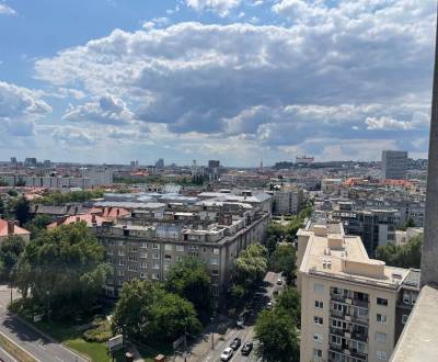 Predaj zrekonštruovaný 3 izbový byt, širšie centrum so super výhľadom.