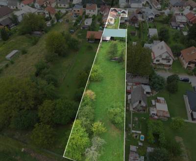 Exkluzívne na predaj stavebný pozemok 2590 m2 a vidiecky dom, Predmier