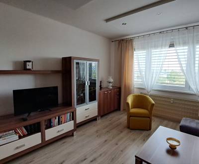 3 izbový byt 80 m2 s loggiou a klimatizáciou, Textilná, Levice, SM–757