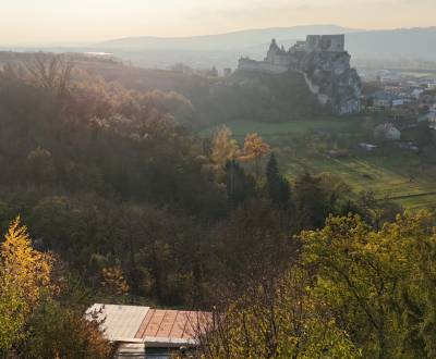 Chata s výhľadom na hrad Beckov