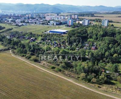 Ponúka na predaj rovinatú záhradu, 800m2 pri Lutilskom potok