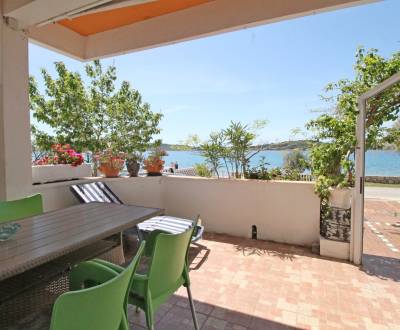 CHORVÁTSKO - Dom so 6 apartmánmi, 1.rad od mora - VODICE, SRIMA