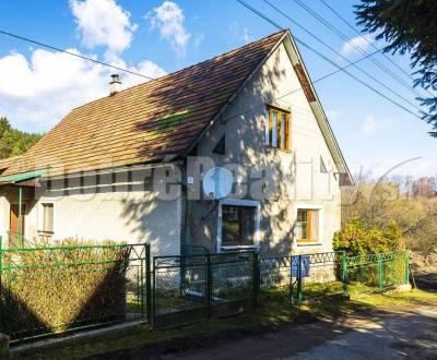 PREDAJ Rodinný dom s veľkým pozemkom a vlastnou studňou, Sklené, okres