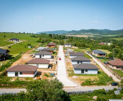 Ponúkame na predaj 3 - izbový rodinný dom na kľúč s pozemkom