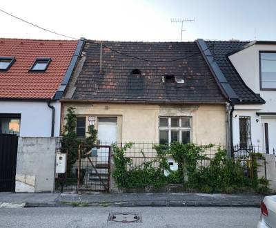 RODINNÝ DOM - BRATISLAVA, ČASŤ TRNÁVKA