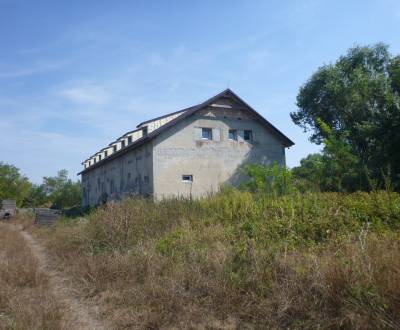 Na predaj rozostavaná budova s veľkým pozemok Nový Svet Senec