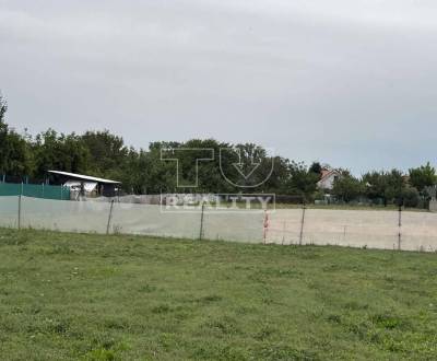 Predaj pozemku 1400 m2, Gáň