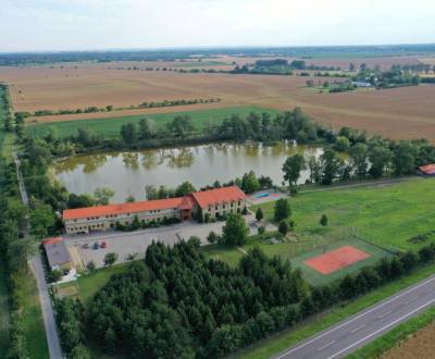 NA PREDAJ krásny Penzión&Restaurant ZLATÁ RYBA*** s rybníkom