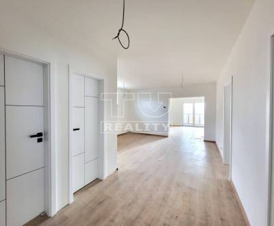 Na predaj 4-izbový byt s balkónom a garážou, Poprad – Veľká, 130 m2