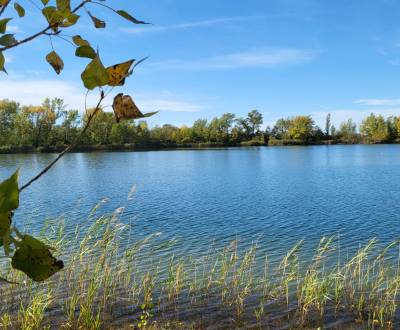 Developerský projekt: stavebné pozemky s jazerom, 193.000 m2