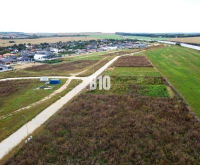 Stavebný pozemok so sieťami, Nitra - Párovské Háje, Lukov Dvor, pri le