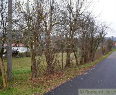 Pozemok na stavbu s dobrou polohou- Ladomirová