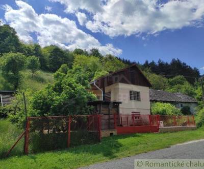 Rodinný dom s veľkou záhradou v malebnej dedinke Dobroč