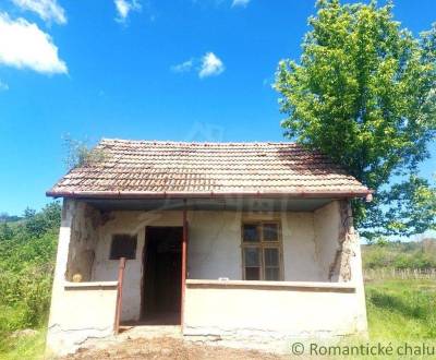 Pôvodná viničná chatka na rovinatom pozemku na vinohrade v obci Kamenn