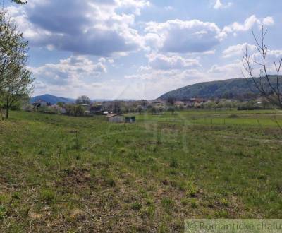 Pozemky v prírodnom prostredí na okraji obce Dolné Kočkovce na predaj