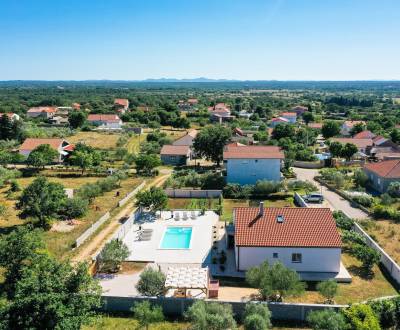 CHORVÁTSKO - Rodinný dom s veľkým pozemkom - ZADAR - Poljica