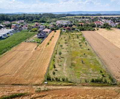 Na predaj stavebný pozemok o rozlohe až 7600m2, iba 6km od Senca