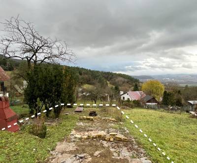 POZEMOK / ZÁHRADA s krásnym výhľadom na PREDAJ (356m²) - Dubnica n/V