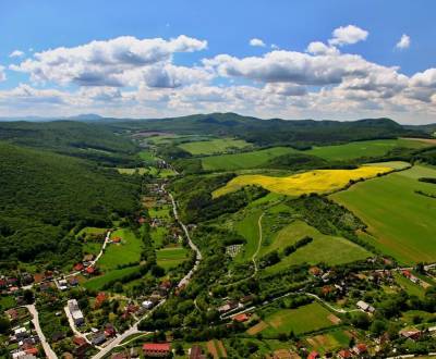 Prašník – 167 m2 INVESTIČNÝ POZEMOK pri rodinných domoch