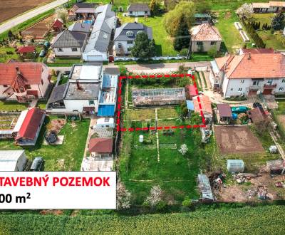 Kiarov - 400 m2 STAVEBNÝ POZEMOK V OBCI